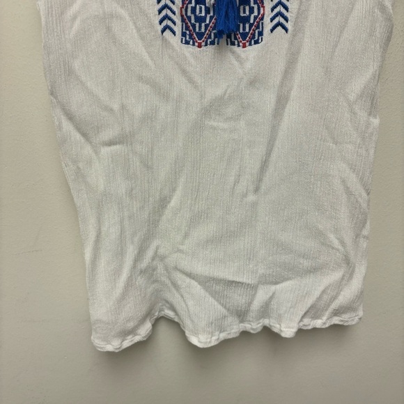 Solitaire Sleeveless Embroidered Top - Picture 7 of 12